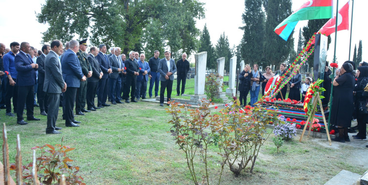 Vətən müharibəsi şəhidi Rüfət Mayılovun üçüncü ildönümü məzarı önündə qeyd olundu