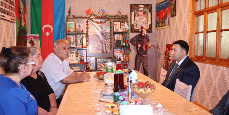 Göyçay Rayon İcra Hakimiyyətinin başçısı Orxan Mürsəlov Vətən müharibəsi şəhidi, 3-cü dərəcəli “Vətənə xidmətə görə” ordenli Fərid Nadirovun ailəsini ziyarət edib