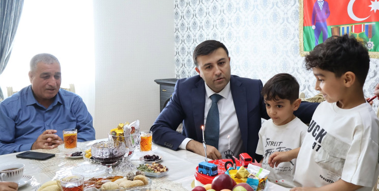Göyçay Rayon İcra Hakimiyyətinin başçısı Orxan Mürsəlov şəhid Abdulcəmil Bilalovun övladları Mustafa və Ahmedi doğum günü münasibətilə təbrik edib