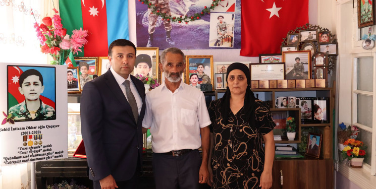 Rayon İcra Hakimiyyətinin başçısı Orxan Mürsəlov şəhid İntizam Qaçayevin valideynlərini ziyarət edib