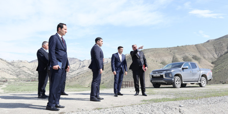 Göyçay Rayon İcra Hakimiyyətinin başçısı Orxan Mürsəlov sel və daşqın təhlükəsinin qarşısının alınması məqsədilə qabaqlayıcı tədbirlər görülən işlərə baxış keçirib